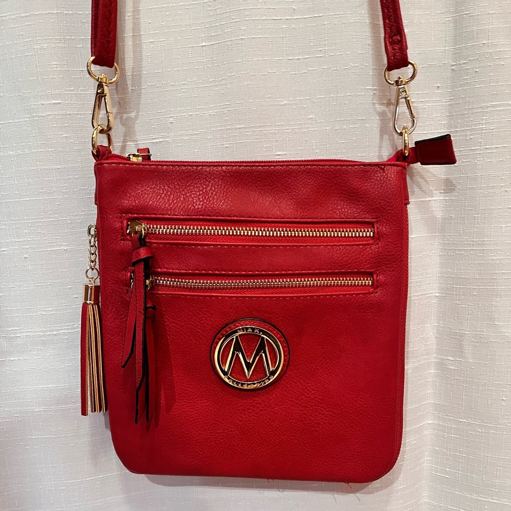 MIA K. Collection RED Crossbody Purse Excellent Condition